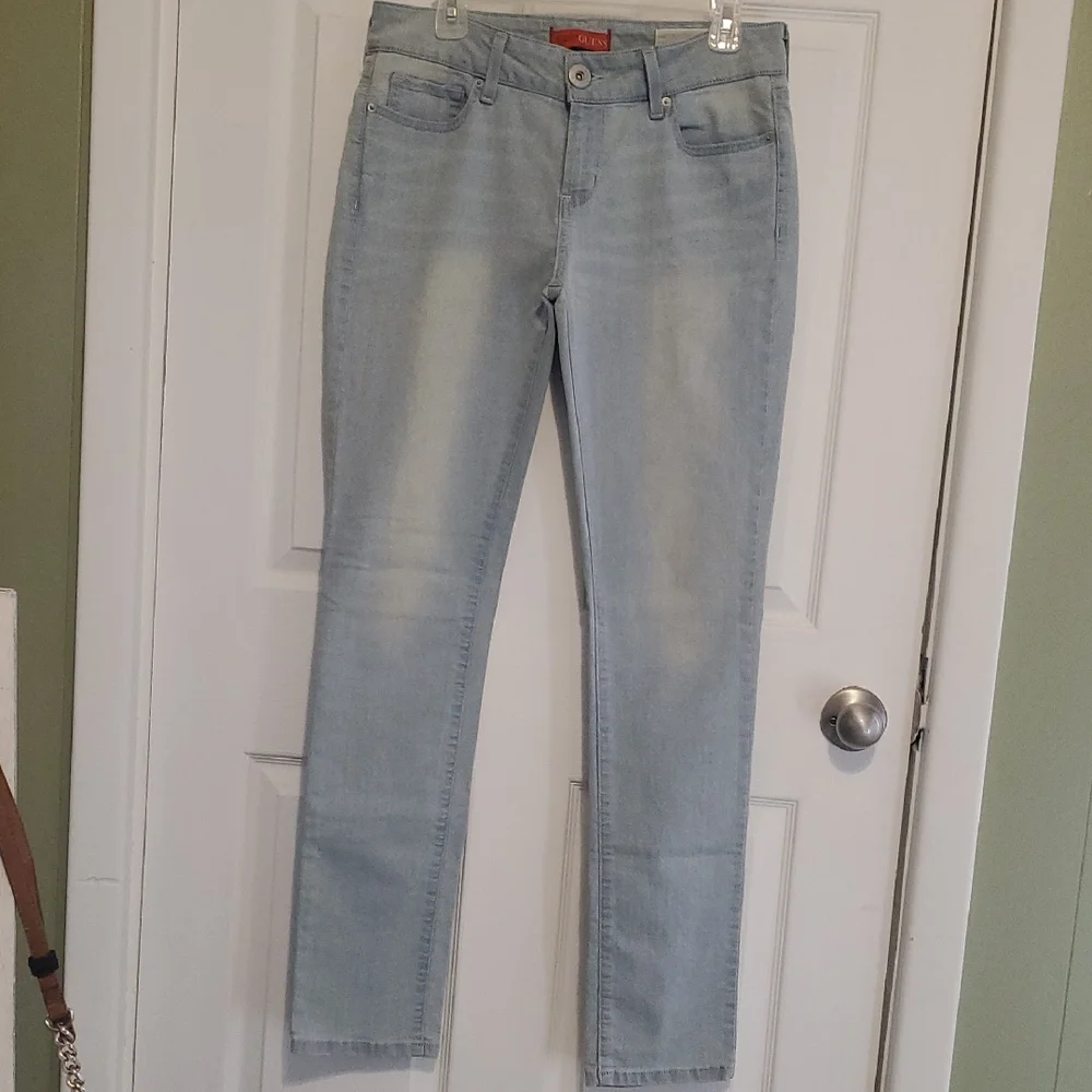 GUESS Light Blue Comfortable Medium Rise Skinny Jeans Sarah Fit. - Picture 1 of 9